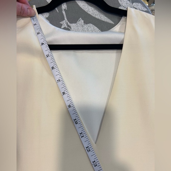 💛”Burberry” NWT Cream w/ Black Silk Side Piping & Deep V Back Tank Top Sz 4 US🖤 - Picture 6 of 14